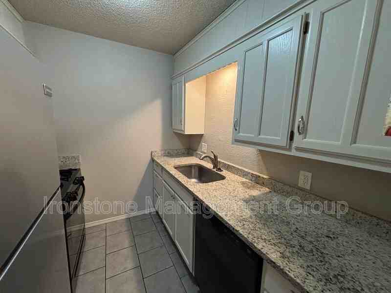 4420 S Union Ave - Photo 2 of 12