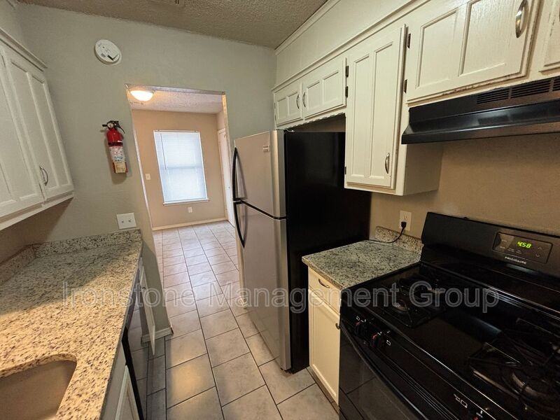 4420 S Union Ave - Photo 3 of 12