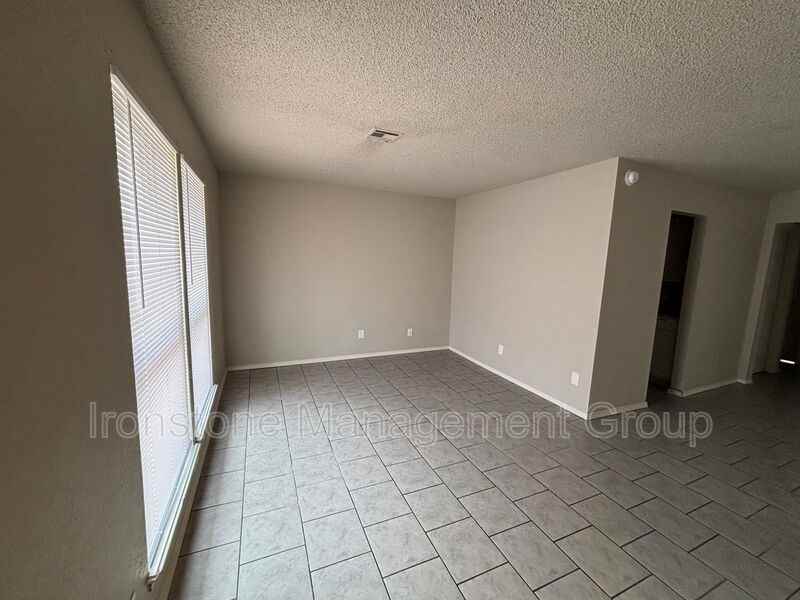 4420 S Union Ave - Photo 4 of 12