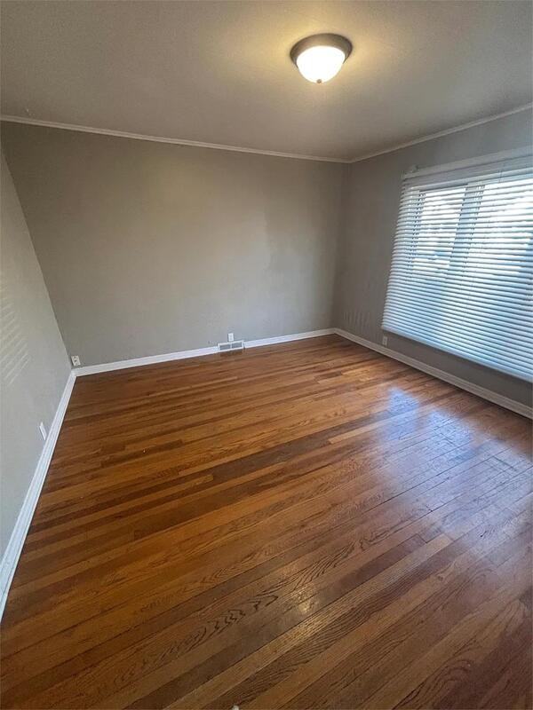 717 C St - Photo 3 of 12