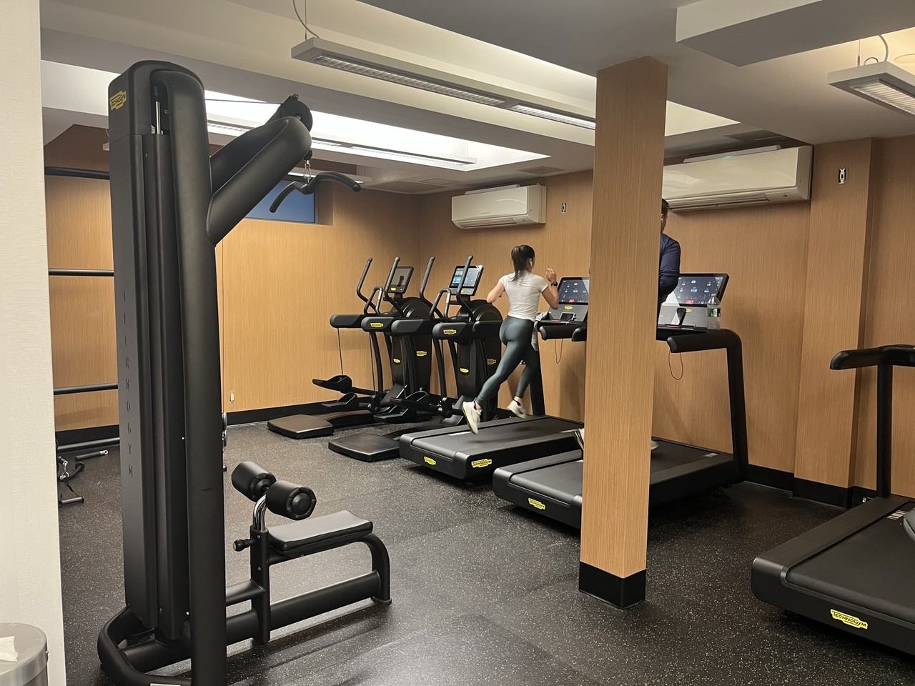 100 Jane St - Photo 5 of 16