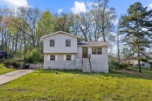 featured image of 2836 Creek Ln Ne