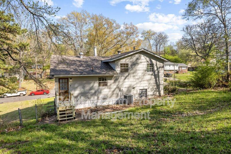 2836 Creek Ln Ne - Photo 5 of 18