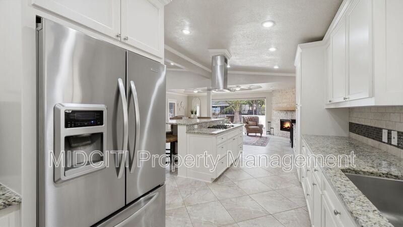 156 Trelawney St - Photo 4 of 50