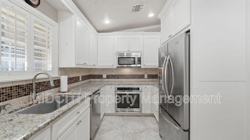 156 Trelawney St - Photo 6 of 50