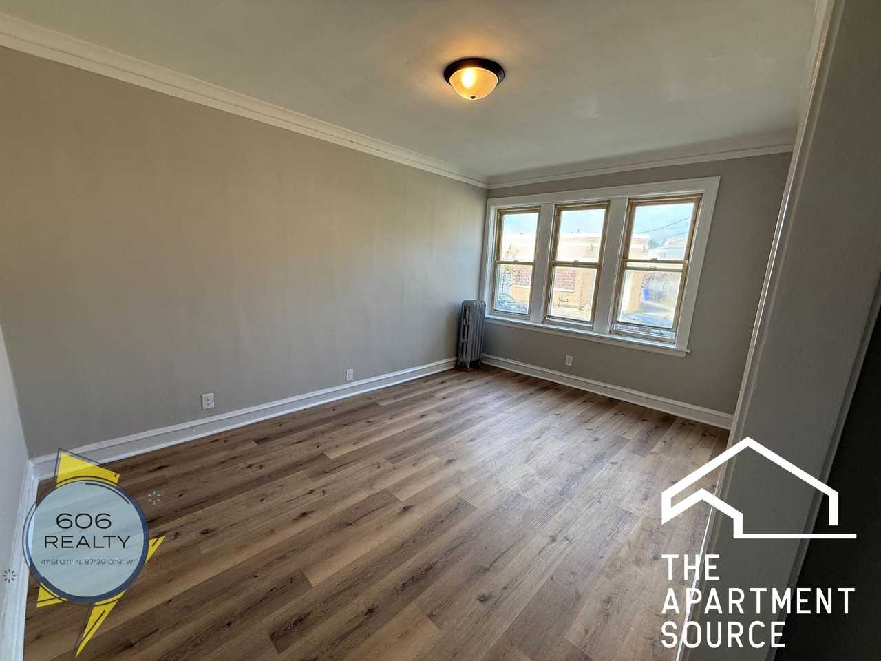 4917 W Berteau Ave #2 - Photo 3 of 8