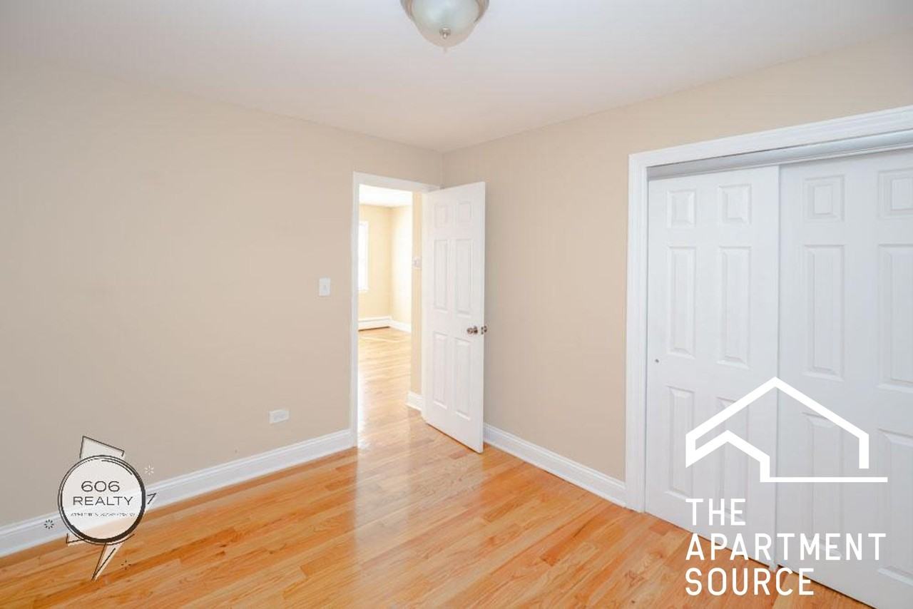 3443 S Central Ave #5 - Photo 4 of 11