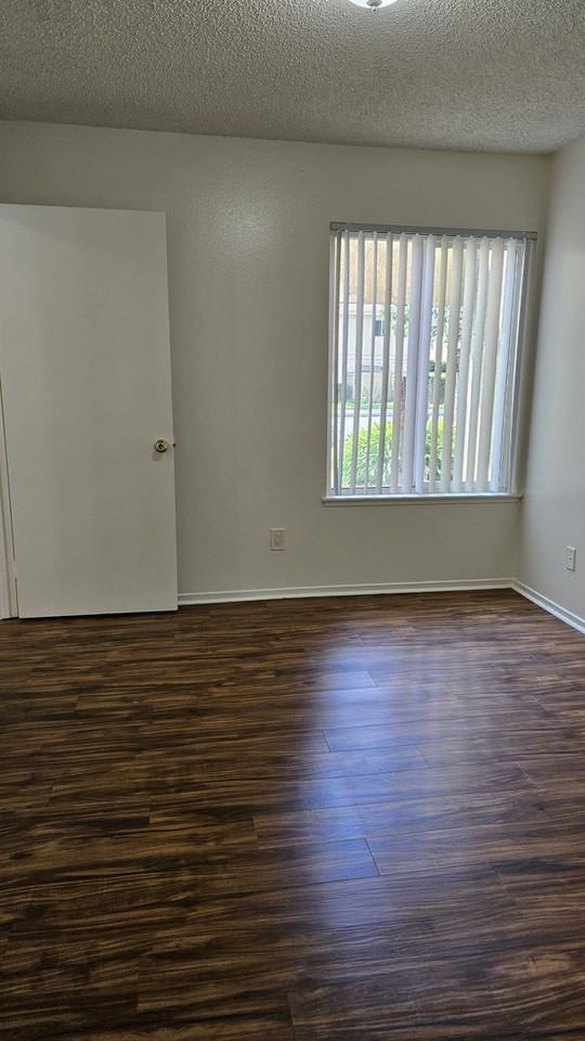 14300A - Photo 2 of 29