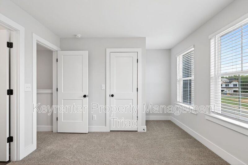 4655 Canter Park Ln - Photo 4 of 36