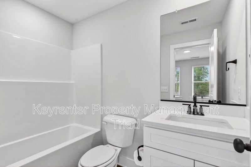 4655 Canter Park Ln - Photo 5 of 36