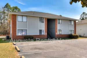 featured image of 2820 Thomas Ln Apt A #Apt A