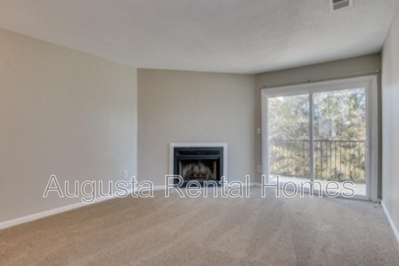 2820 Thomas Ln Apt A - Photo 4 of 20