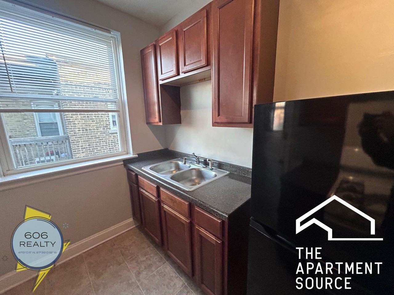 7342 N Damen Ave #3 - Photo 3 of 11