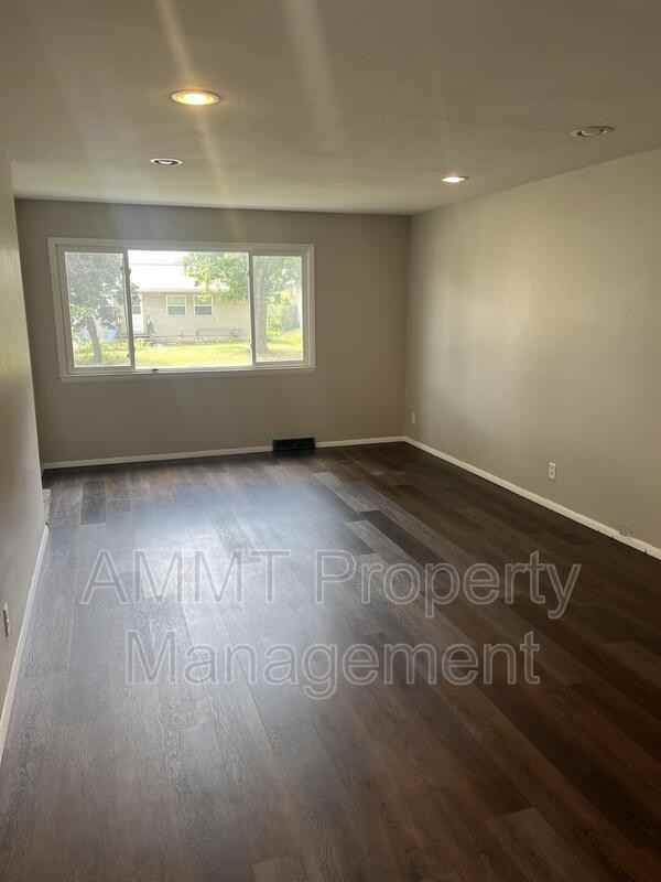 5250 Harbet Ave Nw - Photo 3 of 9