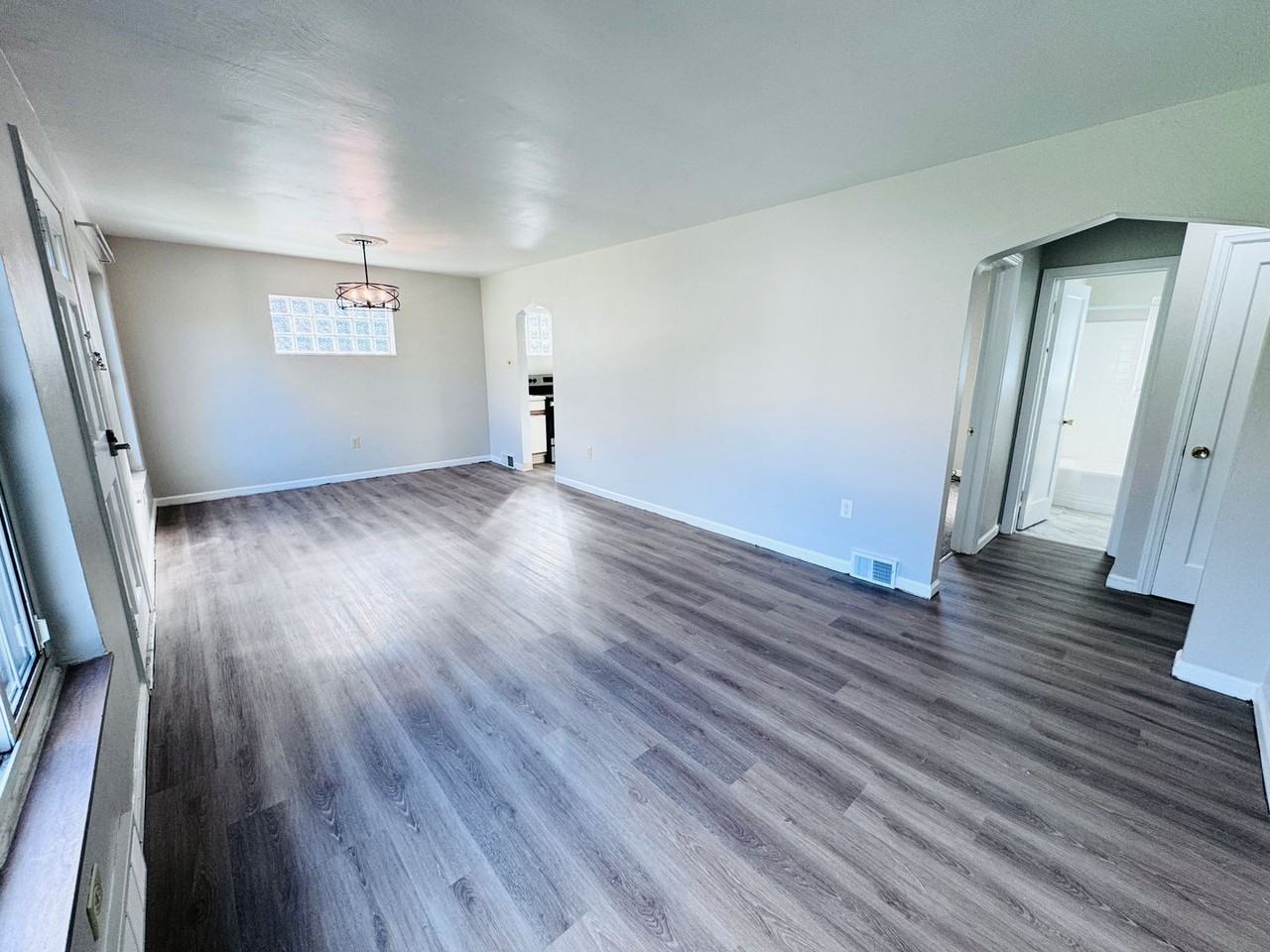 1220 Colonial Ln - Photo 3 of 16