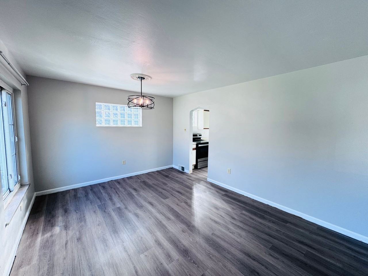 1220 Colonial Ln - Photo 4 of 16