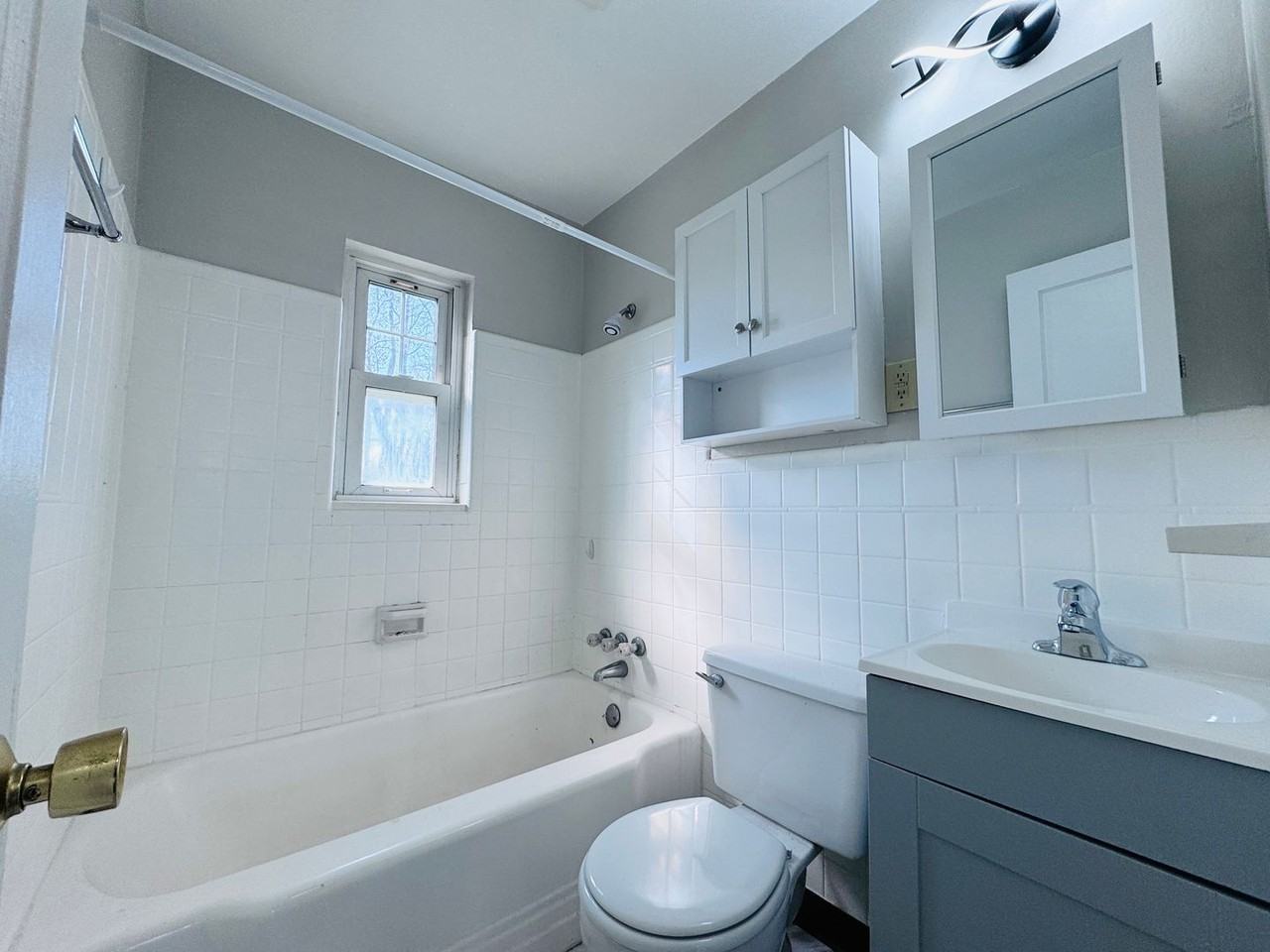 1220 Colonial Ln - Photo 7 of 16