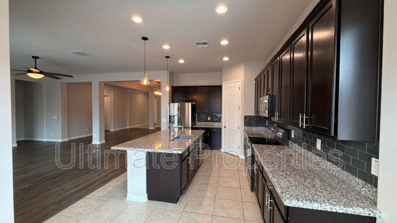 8548 W Midway Ave - Photo 2 of 13