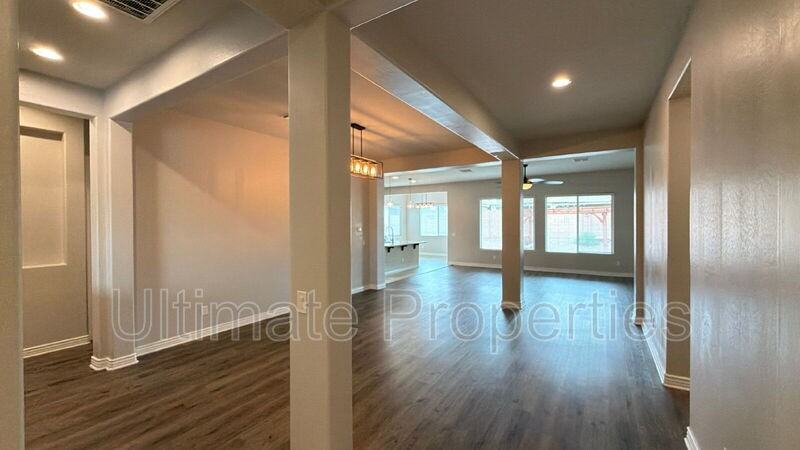 8548 W Midway Ave - Photo 3 of 13