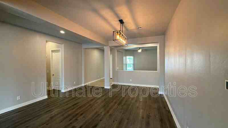 8548 W Midway Ave - Photo 4 of 13