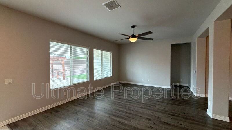 8548 W Midway Ave - Photo 5 of 13