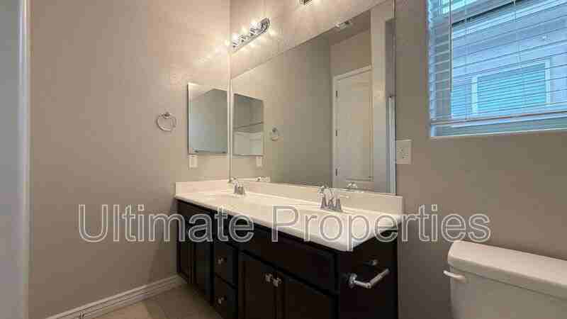 8548 W Midway Ave - Photo 6 of 13