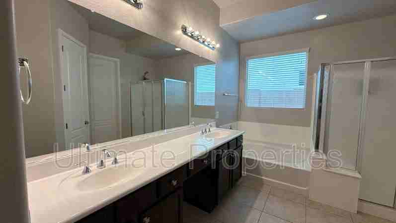 8548 W Midway Ave - Photo 7 of 13