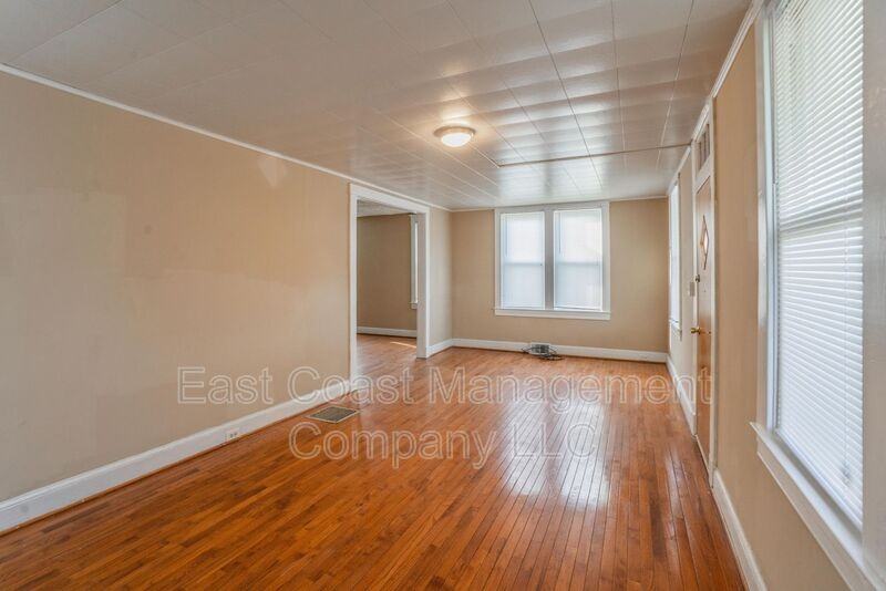 4809 Arabia Ave - Photo 6 of 24