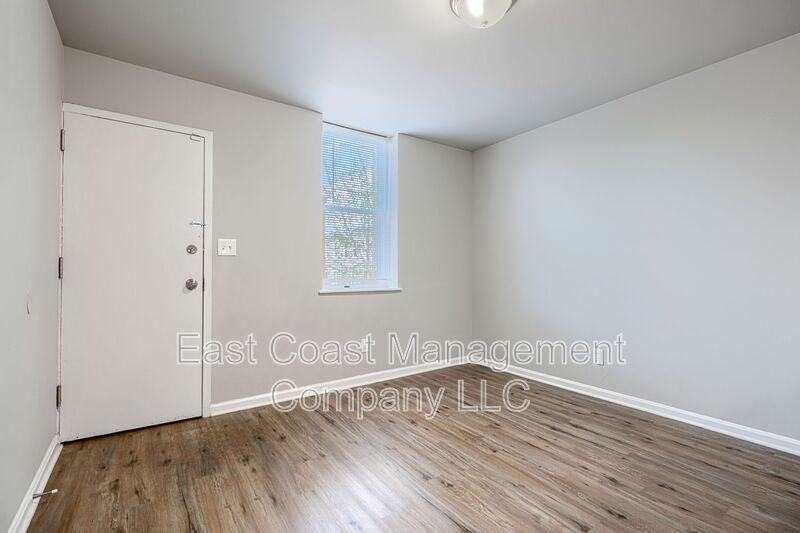 2308 Jefferson St - Photo 7 of 23