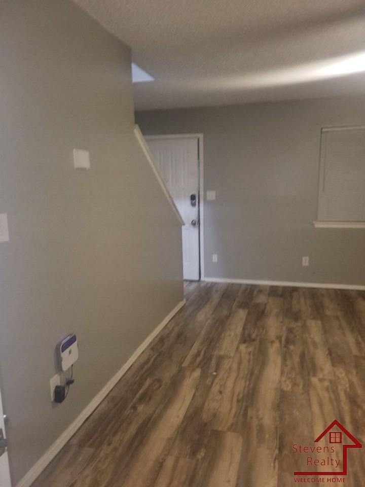 2111 NW Lindy Ave - G1 - Photo 3 of 10