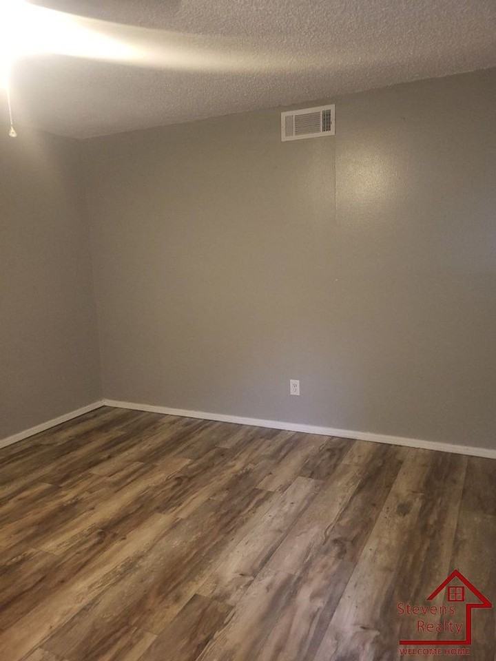 2111 NW Lindy Ave - G1 - Photo 7 of 10