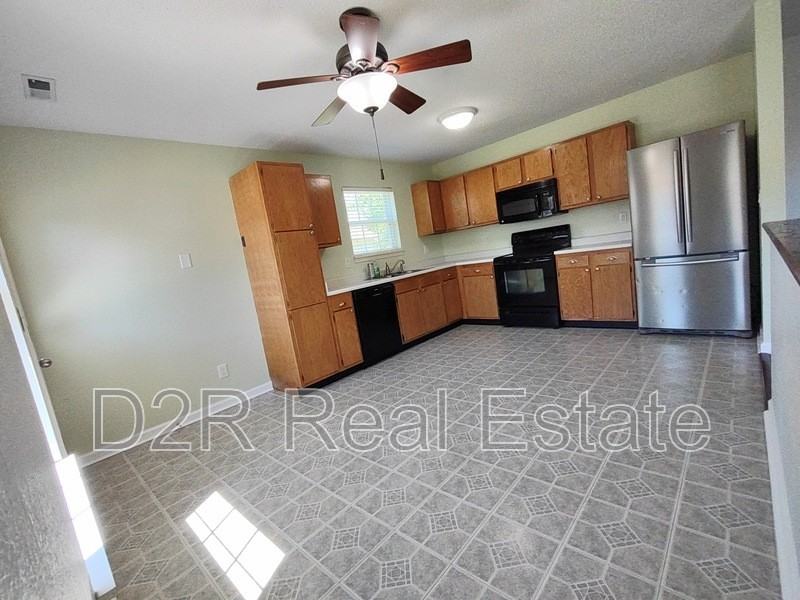 1121 Branigin Creek Ct - Photo 7 of 25