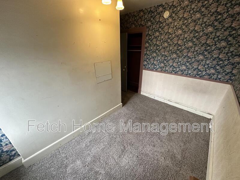 911 E King St - Photo 4 of 8