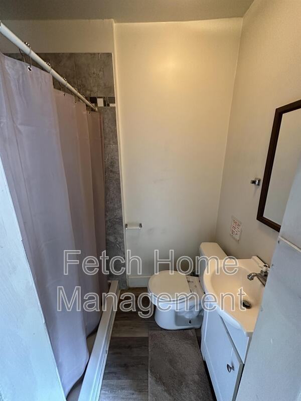 911 E King St - Photo 5 of 8