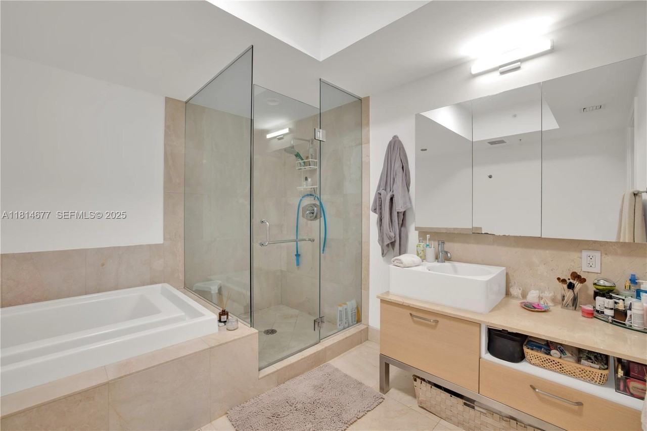 218 Southeast 14th Street #906 - Photo 2 of 21