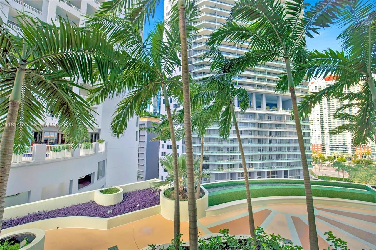 218 Southeast 14th Street #906 - Photo 6 of 21