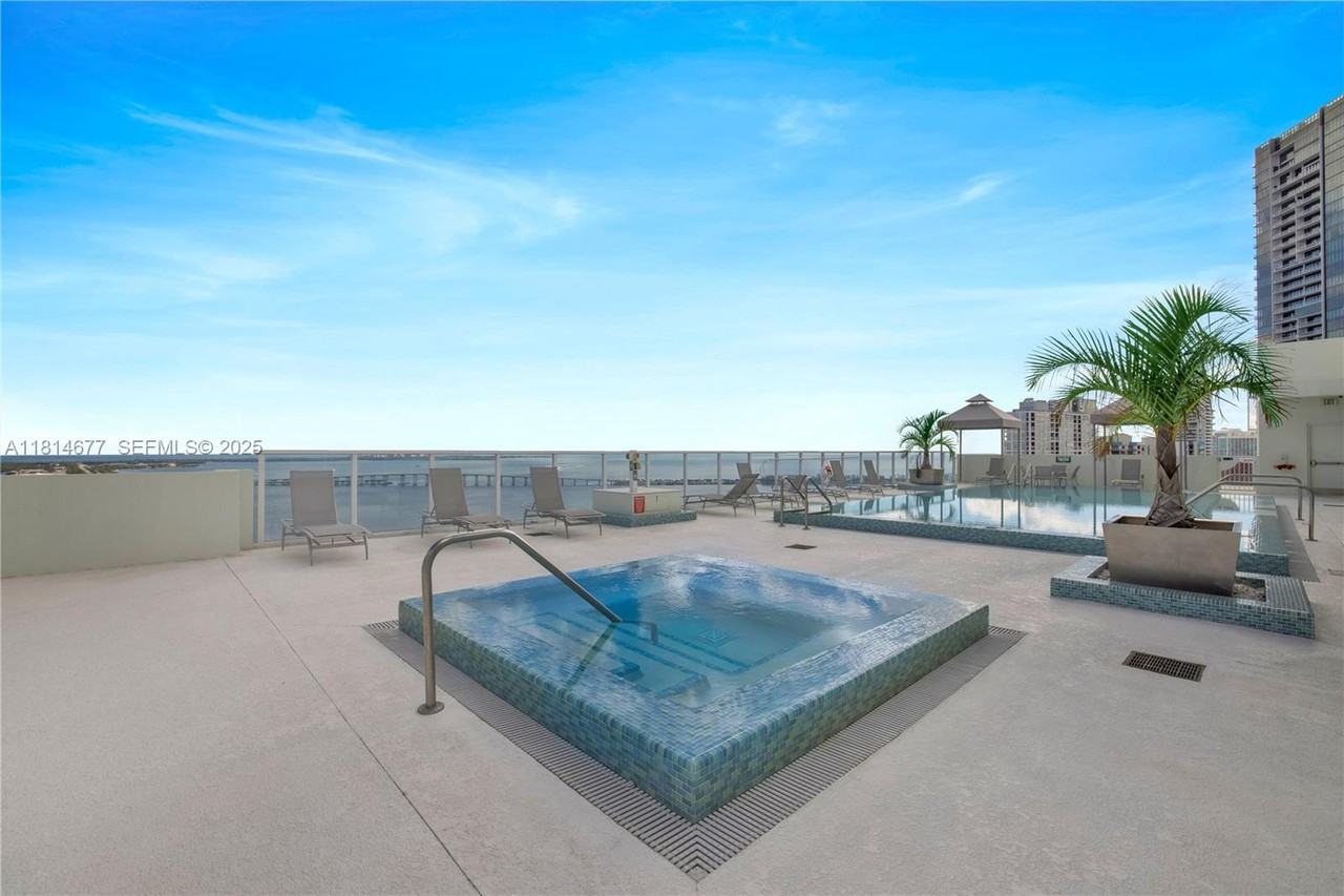 218 Southeast 14th Street #906 - Photo 7 of 21