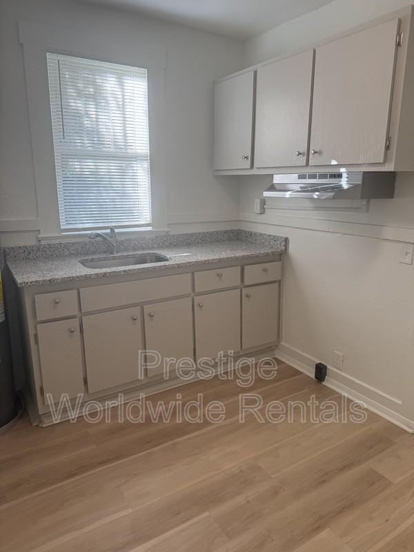 2713 Dawson St - Photo 3 of 8