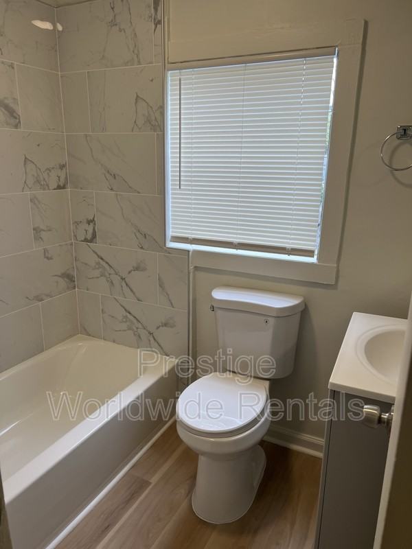 2823 Lee St - Photo 2 of 9