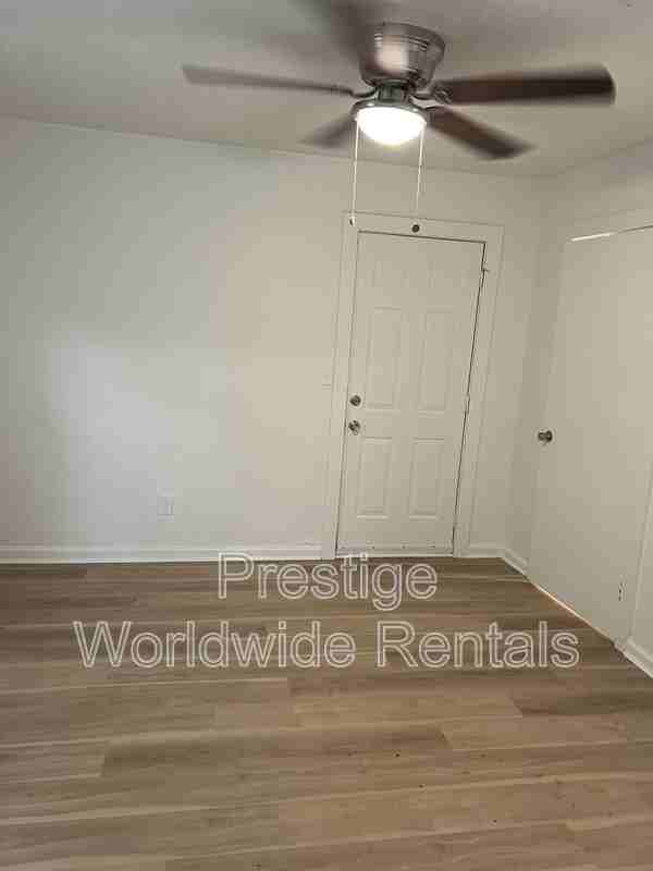 2823 Lee St - Photo 3 of 9