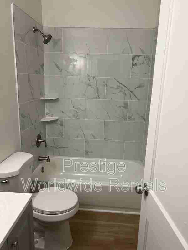 2823 Lee St - Photo 5 of 9