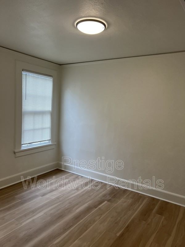 2823 Lee St - Photo 6 of 9