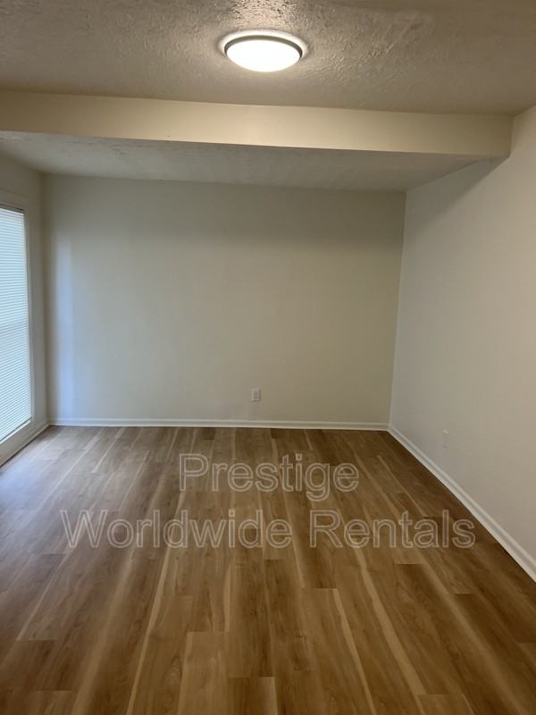 2823 Lee St - Photo 7 of 9