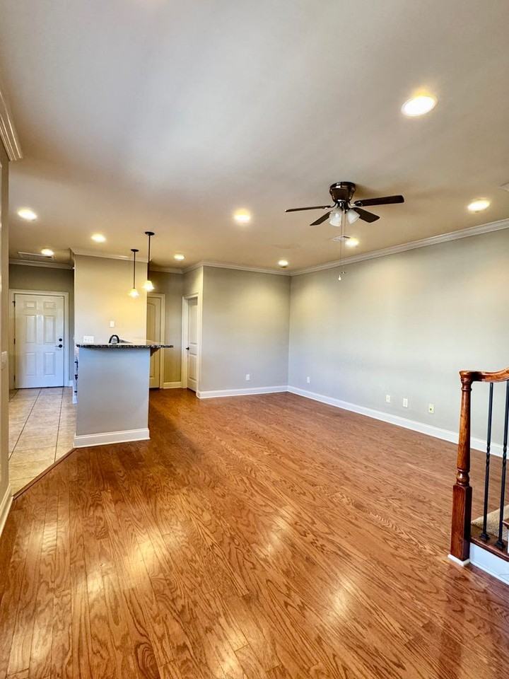 1086 Runningvine Ln - Photo 2 of 22