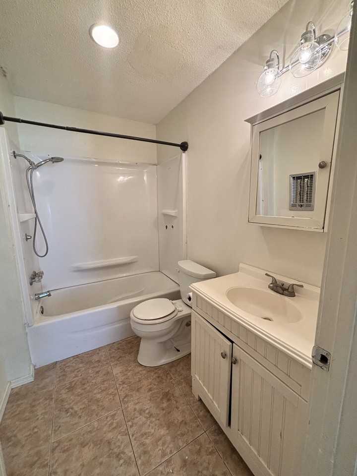 1040 Anderson Dr - Photo 2 of 10