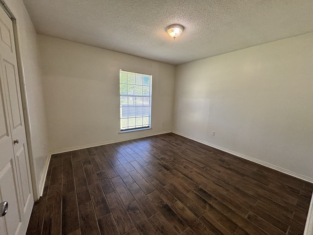 1040 Anderson Dr - Photo 3 of 10