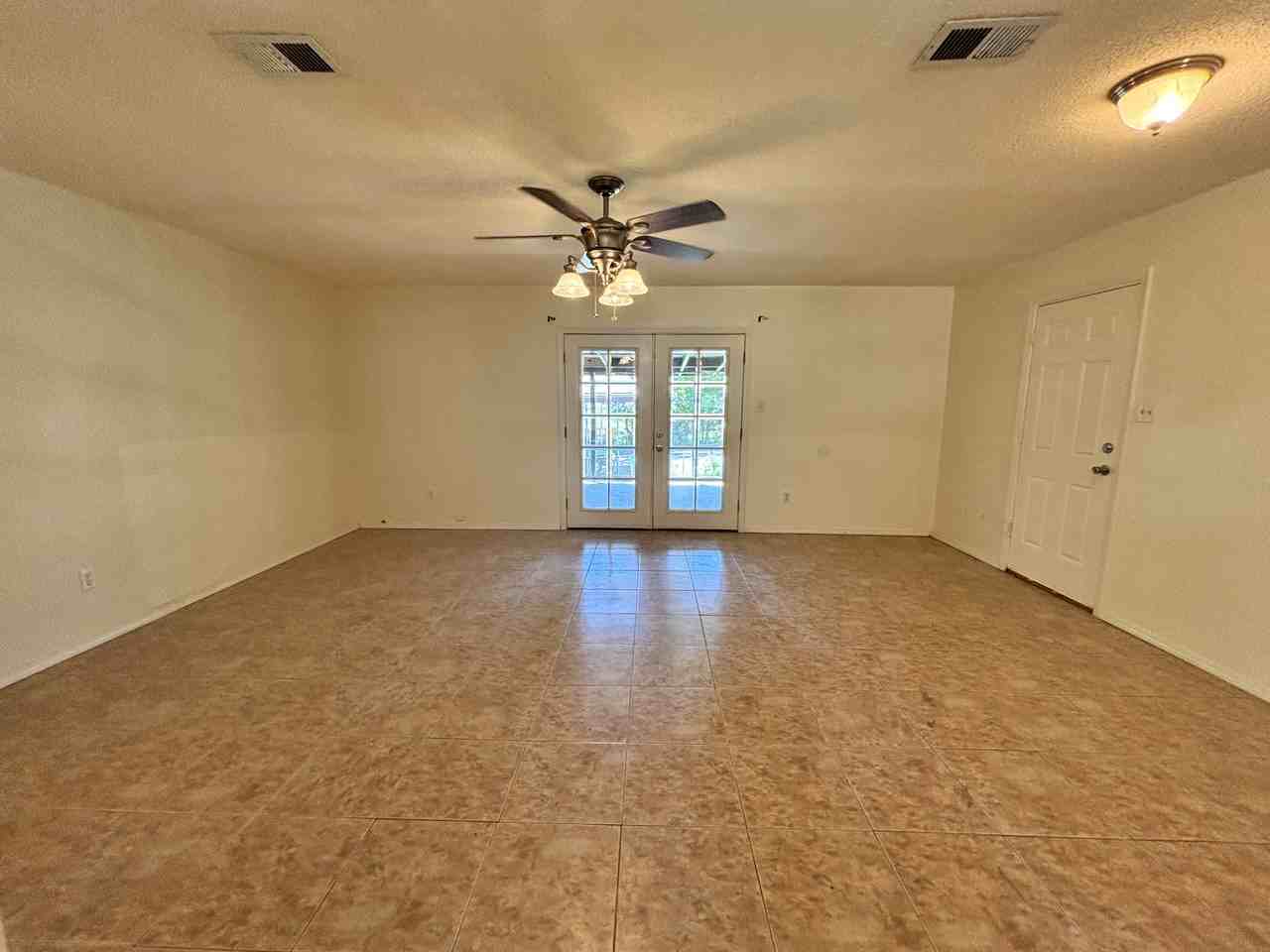 1040 Anderson Dr - Photo 5 of 10