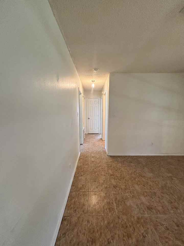 1040 Anderson Dr - Photo 6 of 10