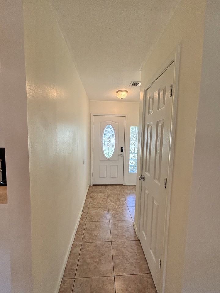 1040 Anderson Dr - Photo 7 of 10