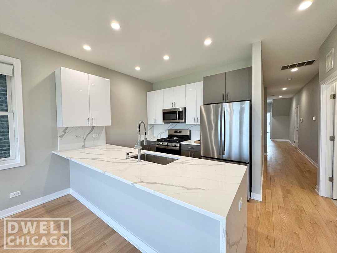 969 W 18th St #3 - Photo 3 of 29